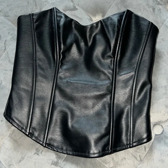 Corset - Picture 2 of 3